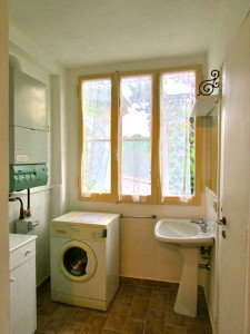 ante-bathroom with washing machine