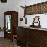 bedroom (traditional furniture)