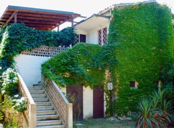 Three-Bedroom Residence – 5 Beds (Extra Large)
